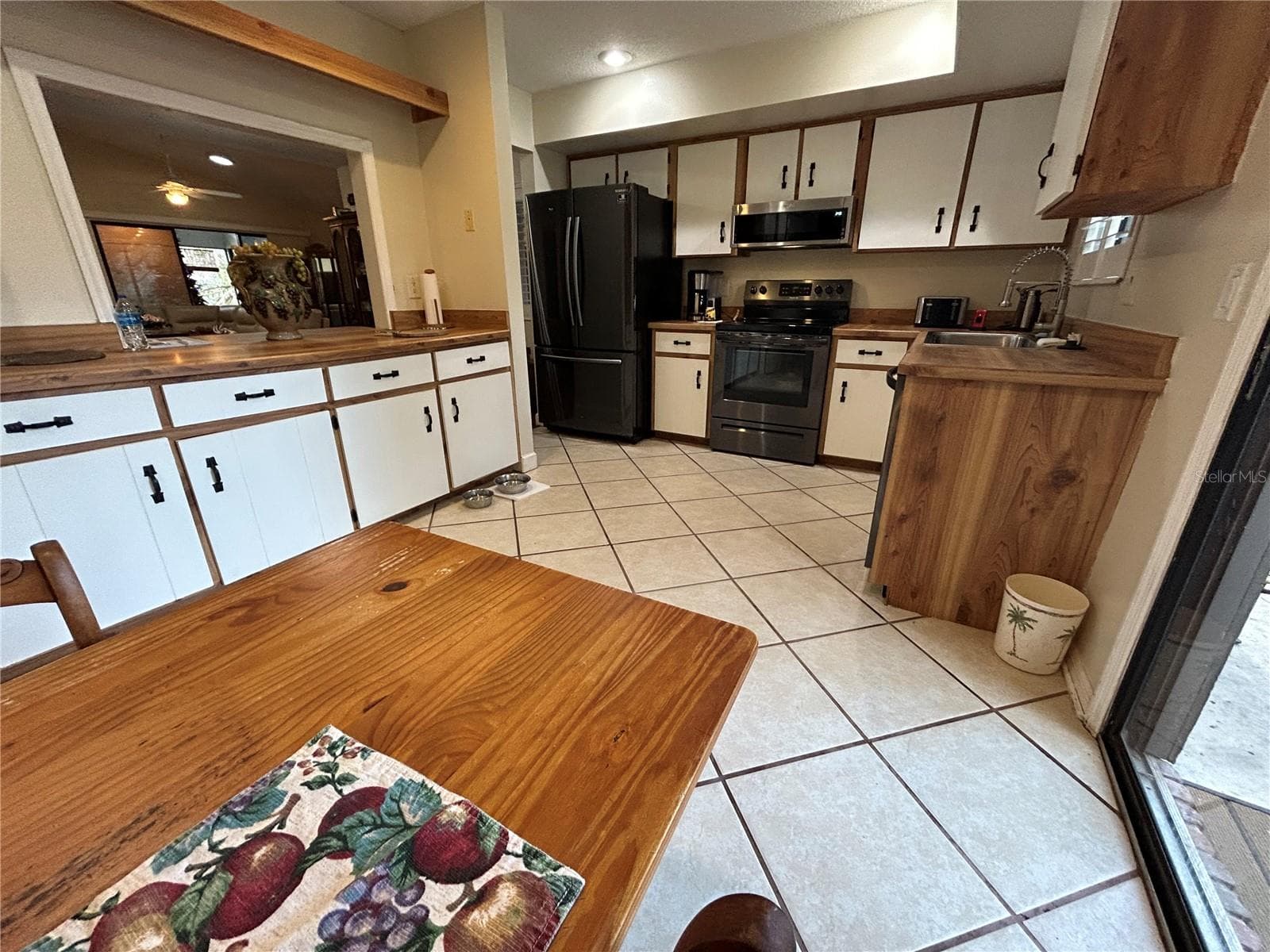 Kitchen - 906 VILLAGE GREEN RD, DELAND