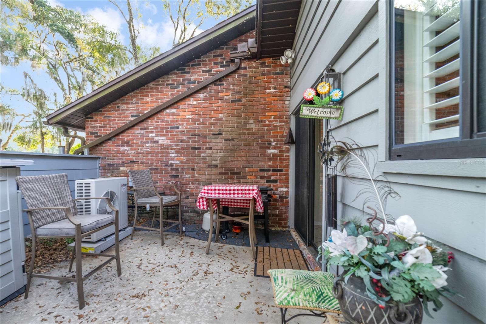 Front Lanai - 906 VILLAGE GREEN RD, DELAND