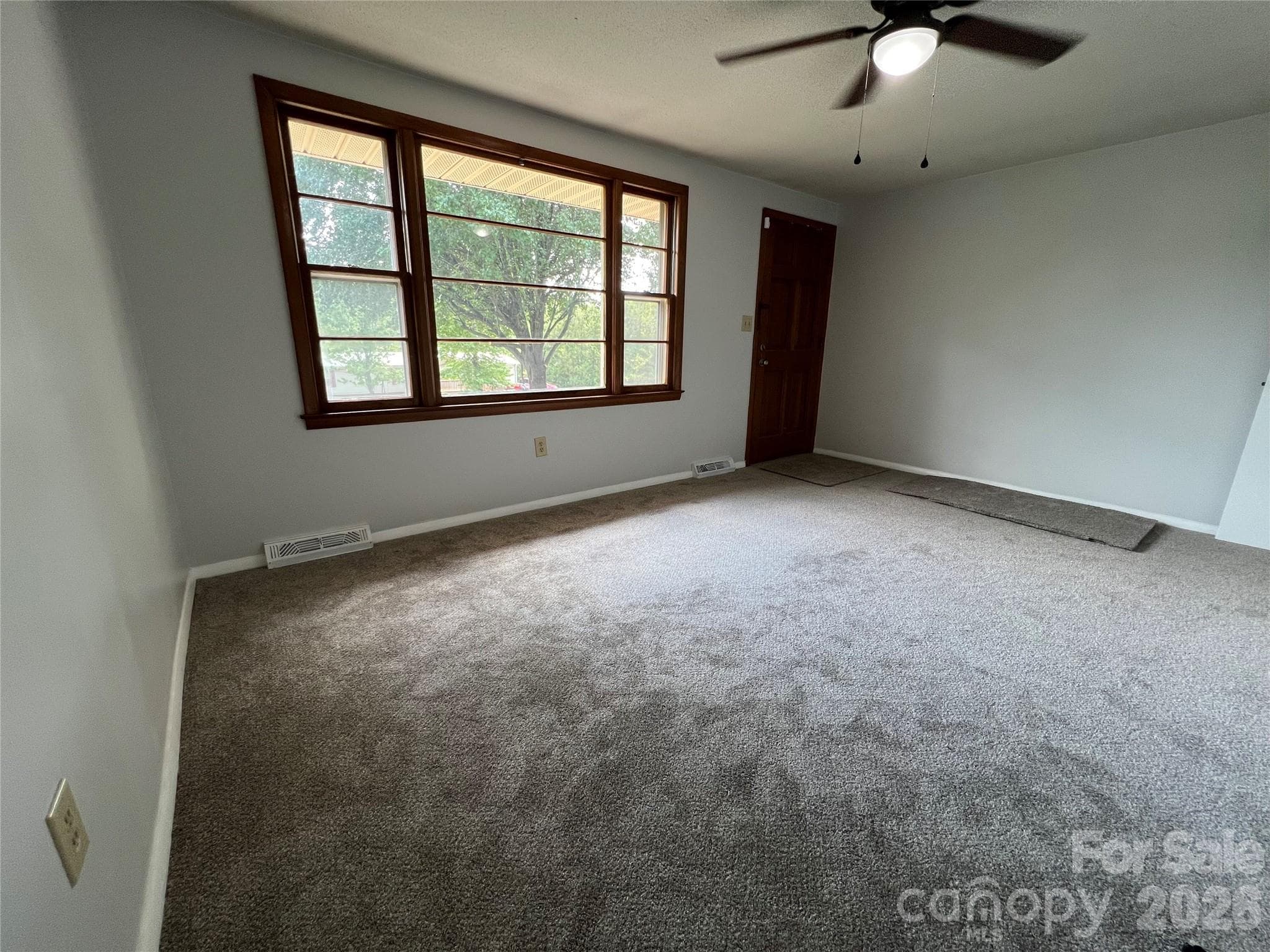 Living room - 649 Pine Street Extension, Forest City