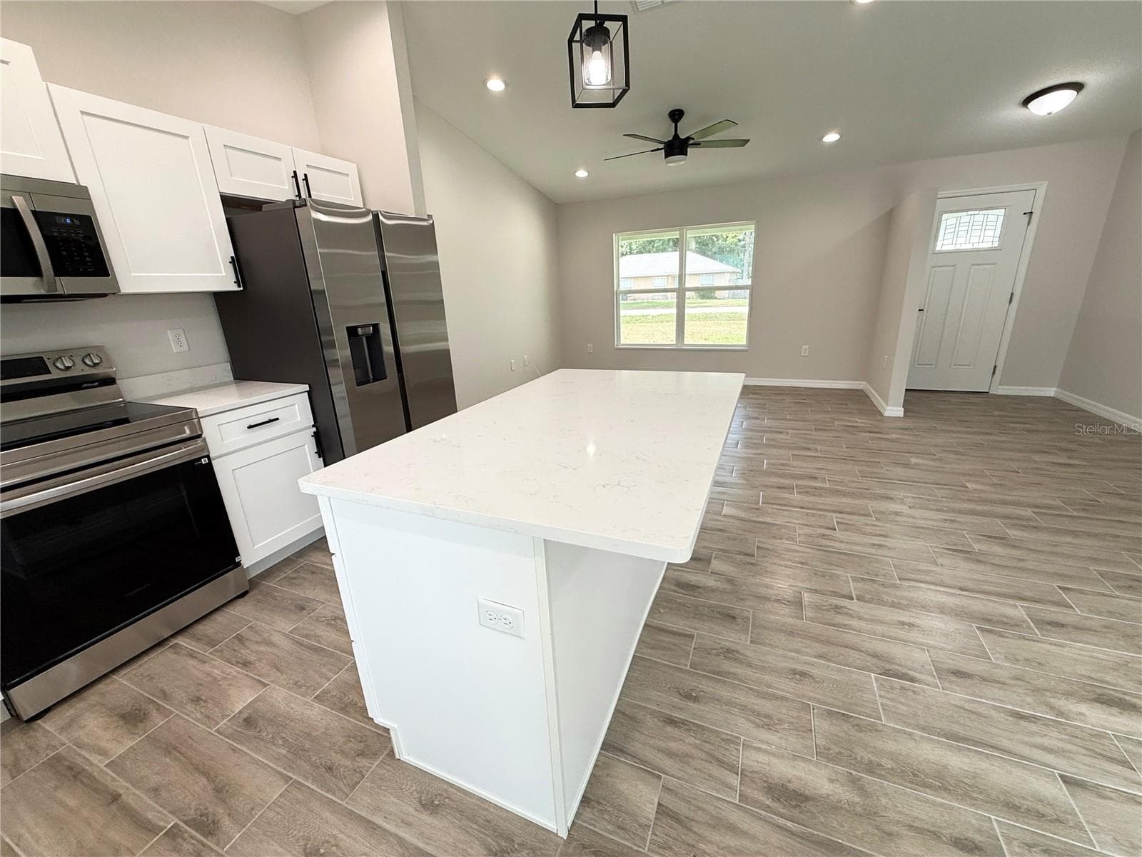 kitchen island - 5687 NW 57TH ST, OCALA