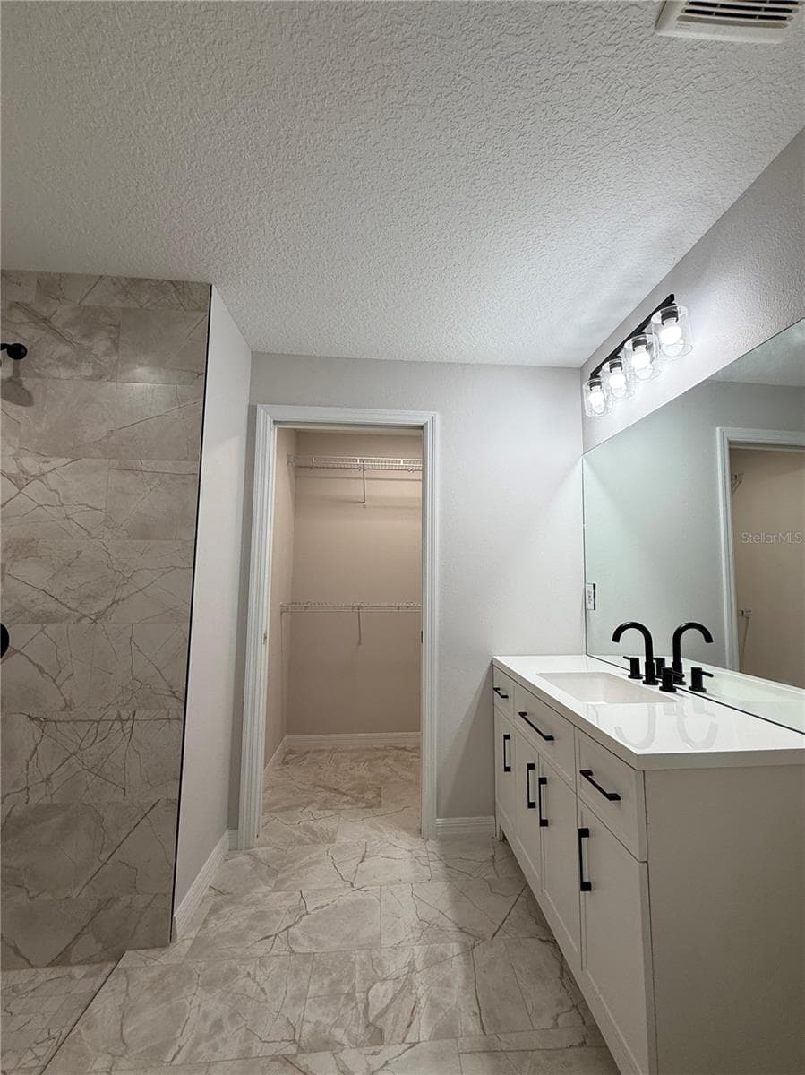 master bath - 5687 NW 57TH ST, OCALA