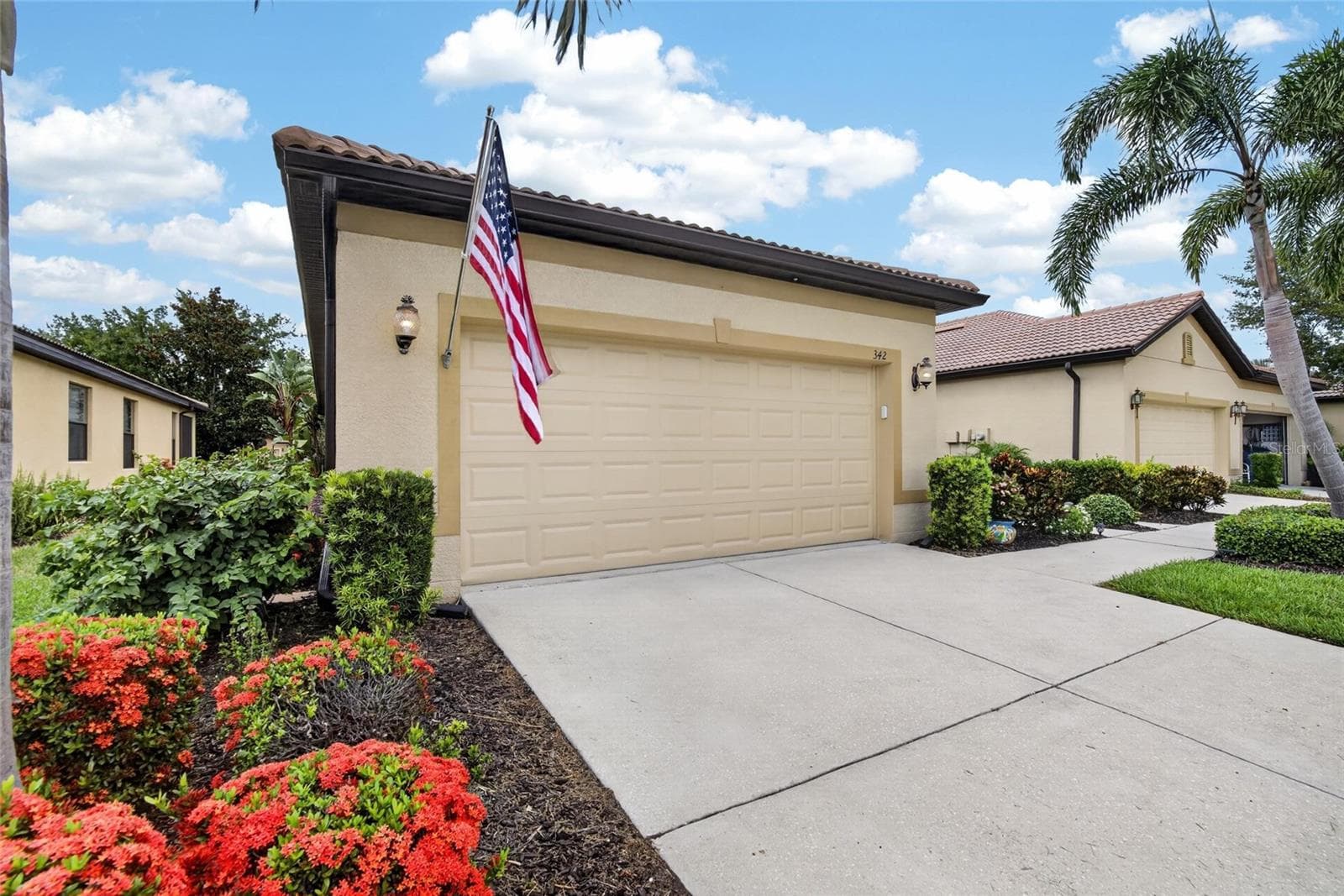 Front of villa - 342 BLUEWATER FALLS CT, APOLLO BEACH