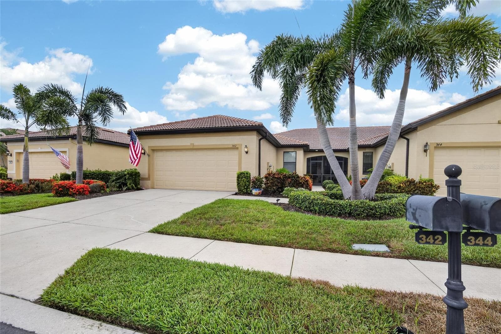 Front of villa - 342 BLUEWATER FALLS CT, APOLLO BEACH