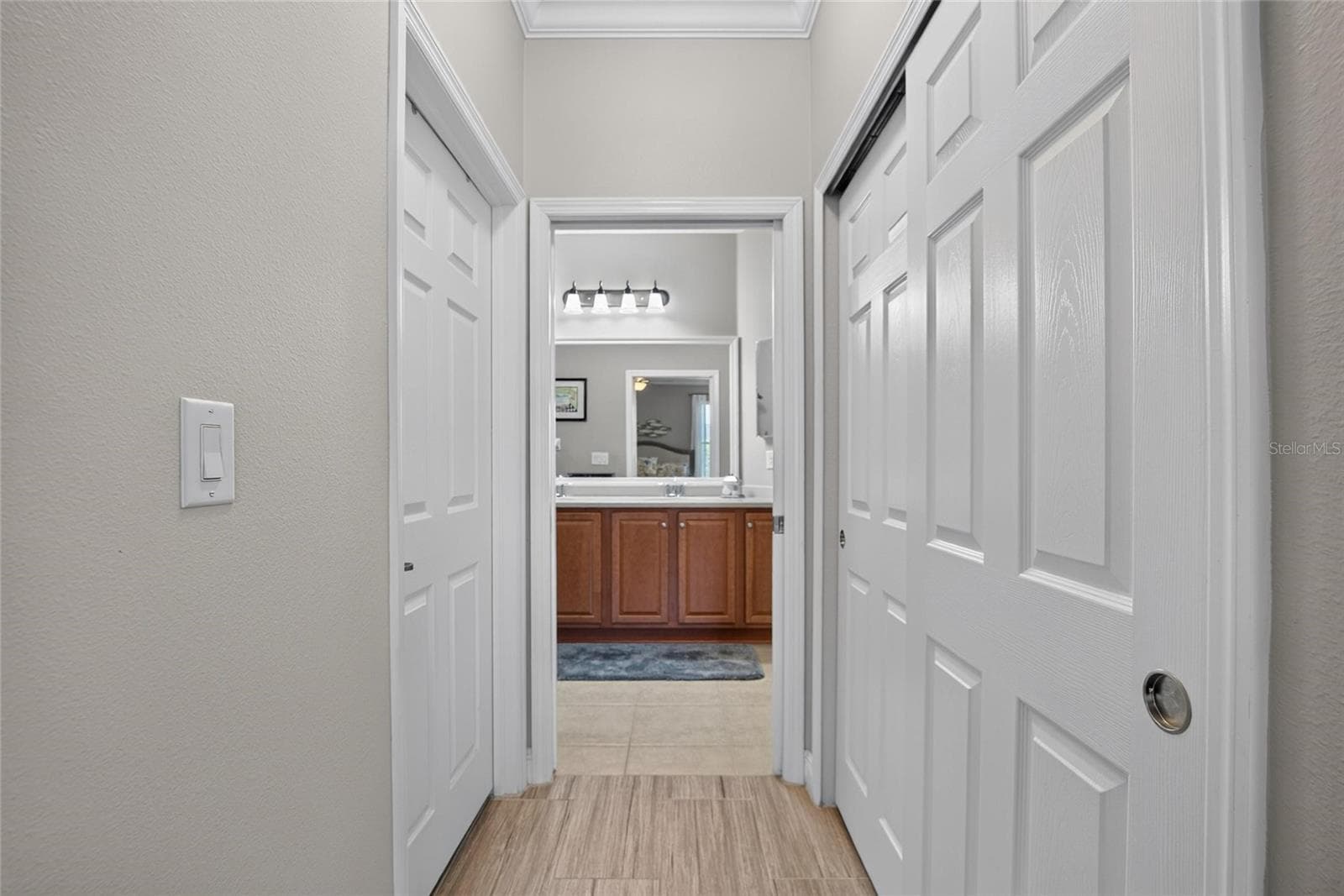 Entrance to master bathroom/double closets - 342 BLUEWATER FALLS CT, APOLLO BEACH