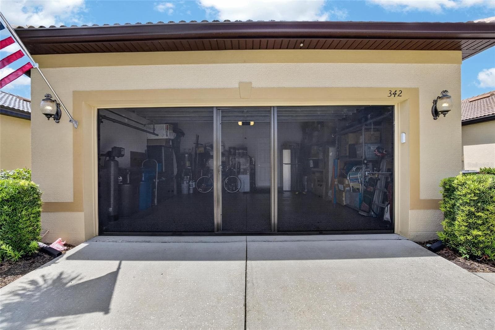 Screened garage - 342 BLUEWATER FALLS CT, APOLLO BEACH