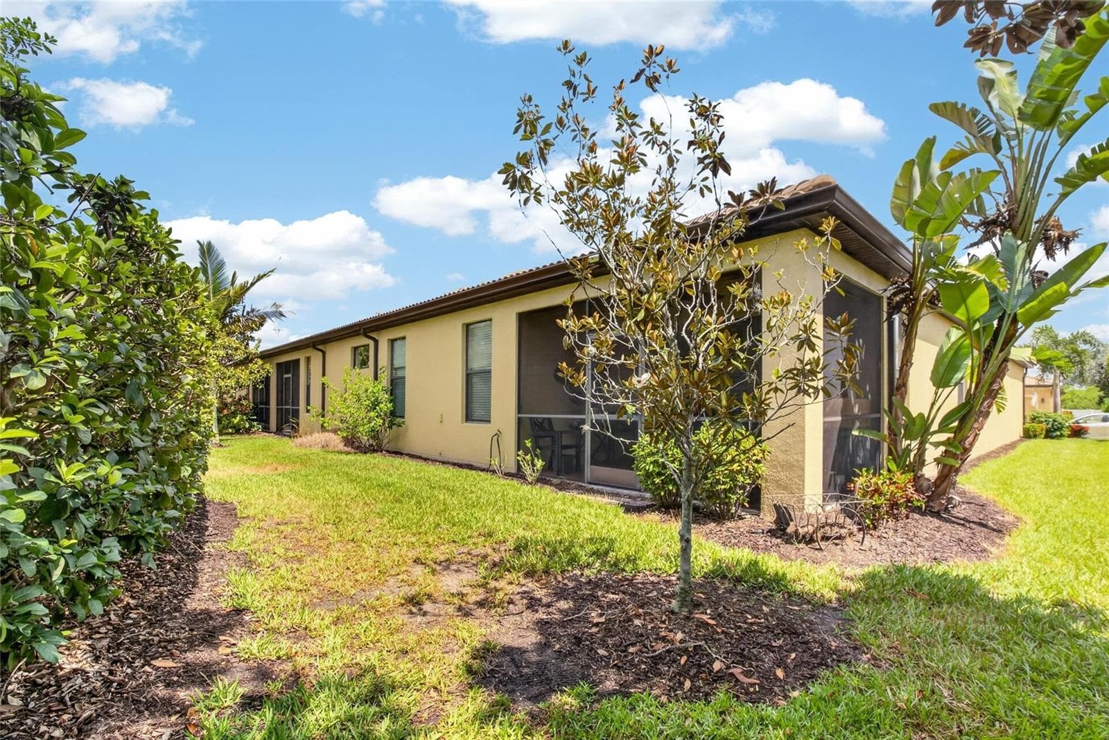rear of villa - 342 BLUEWATER FALLS CT, APOLLO BEACH