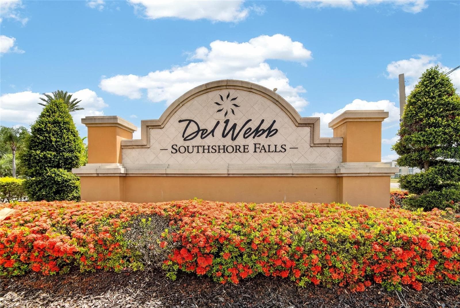 Entrance to community - 342 BLUEWATER FALLS CT, APOLLO BEACH