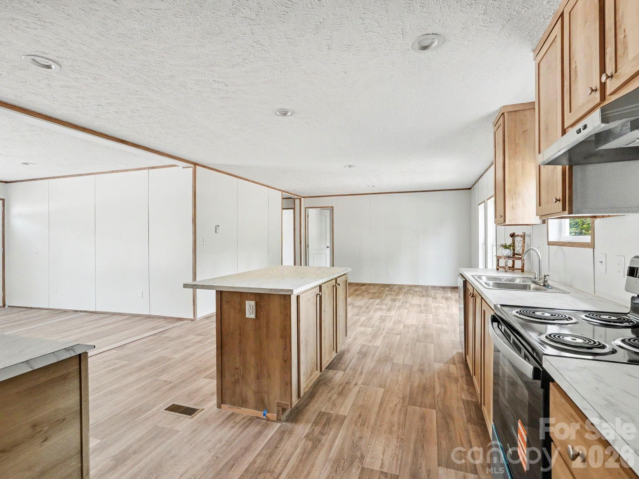 Single Family Residence at 330 Middle Brook Drive, Rockwell, photo 8 of 48