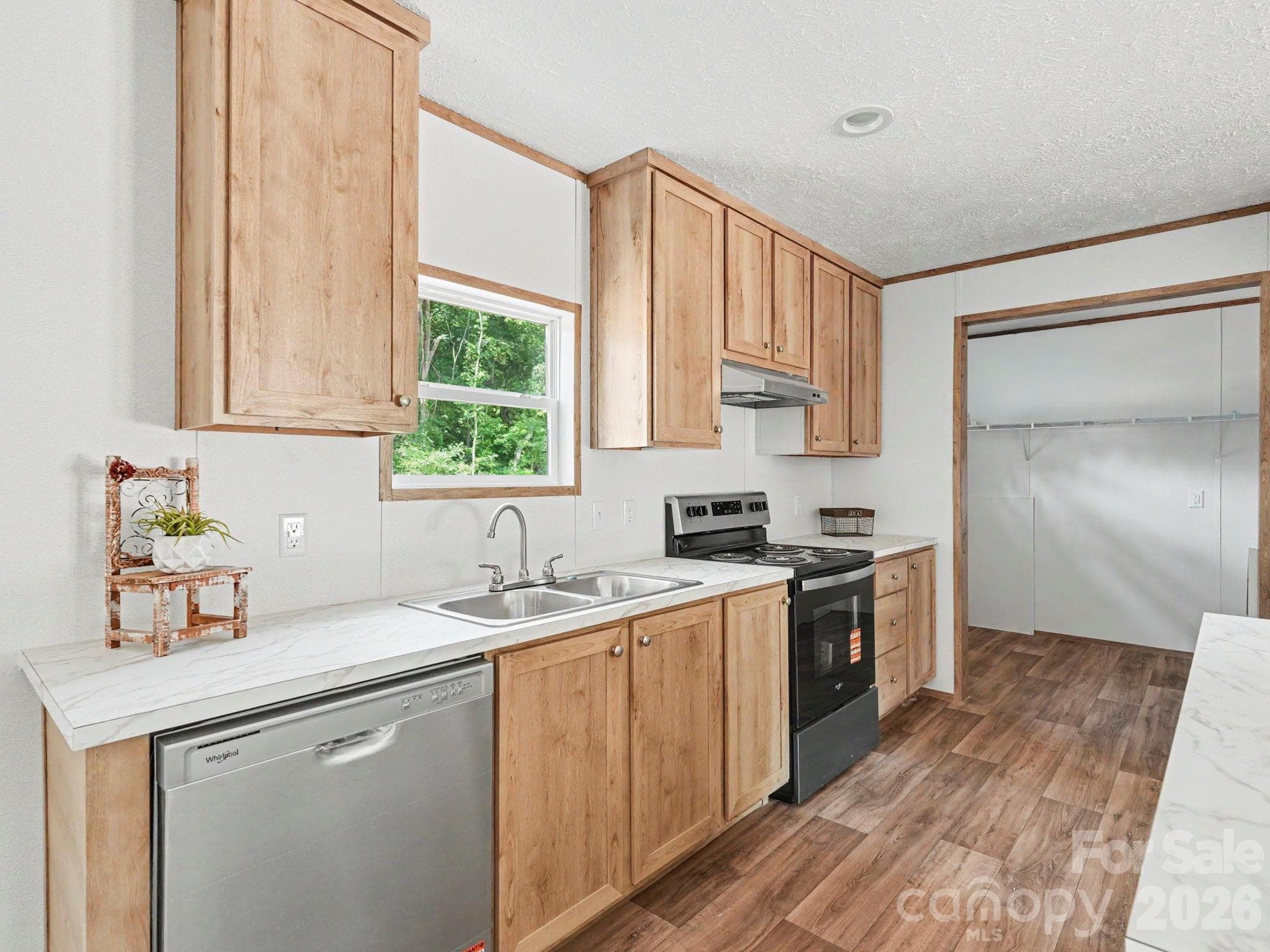 Single Family Residence at 330 Middle Brook Drive, Rockwell, photo 18 of 48