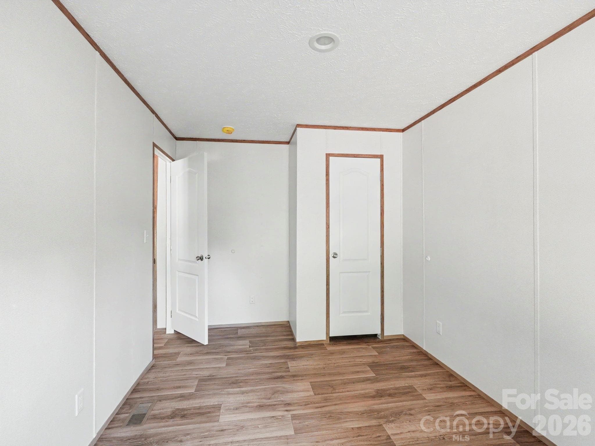 Single Family Residence at 330 Middle Brook Drive, Rockwell, photo 39 of 48
