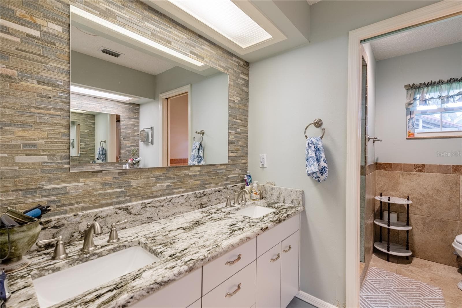 Primary Bathroom - 32834 LAKESHORE DR, TAVARES