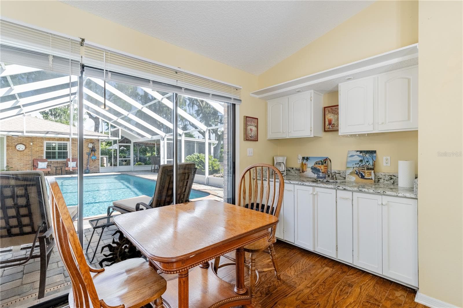 Cabana Kitchenette - 32834 LAKESHORE DR, TAVARES