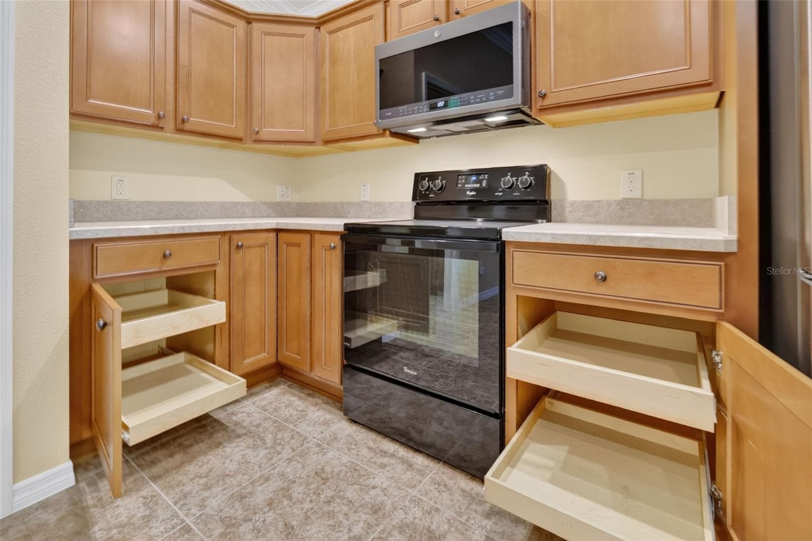 Kitchen with Roll-Out Shelving - 791 ENISGROVE WAY, THE VILLAGES
