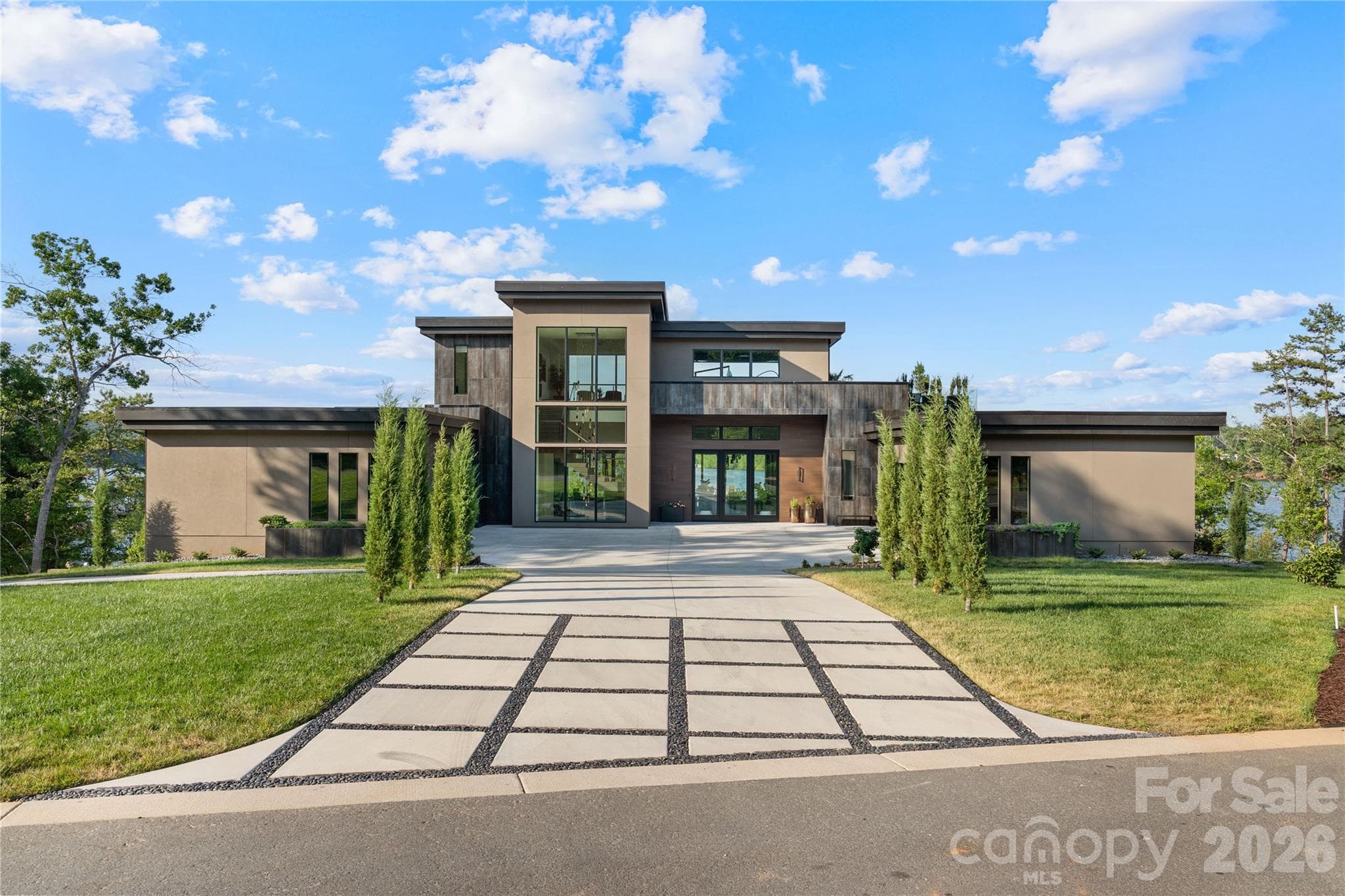 Beautiful Architectural Details - 127 Brightwood Court, Norwood