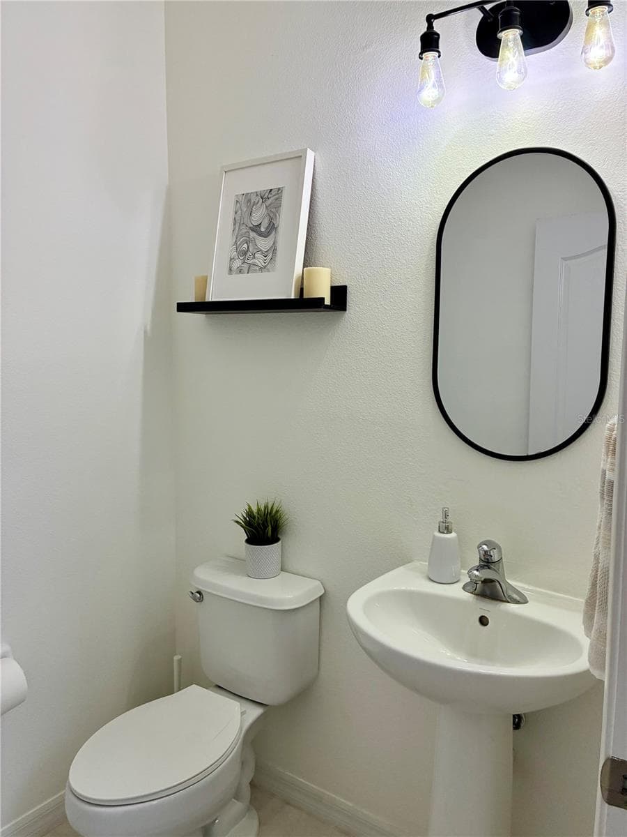 Half bath with closet located right off the entrance - 8026 CARRIAGE POINTE DRIVE, GIBSONTON