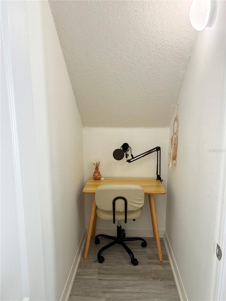 Create a pocket office under the stairs - 8026 CARRIAGE POINTE DRIVE, GIBSONTON