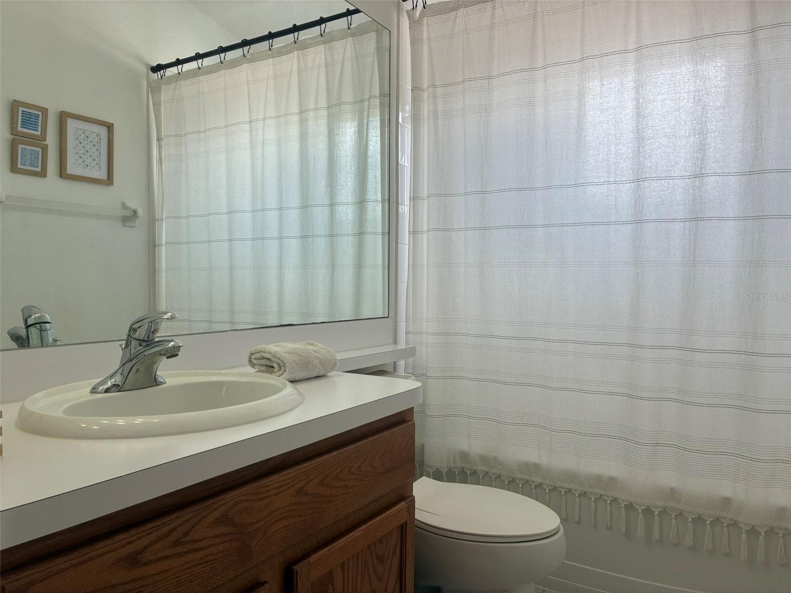 second full bath between bedrooms - 8026 CARRIAGE POINTE DRIVE, GIBSONTON