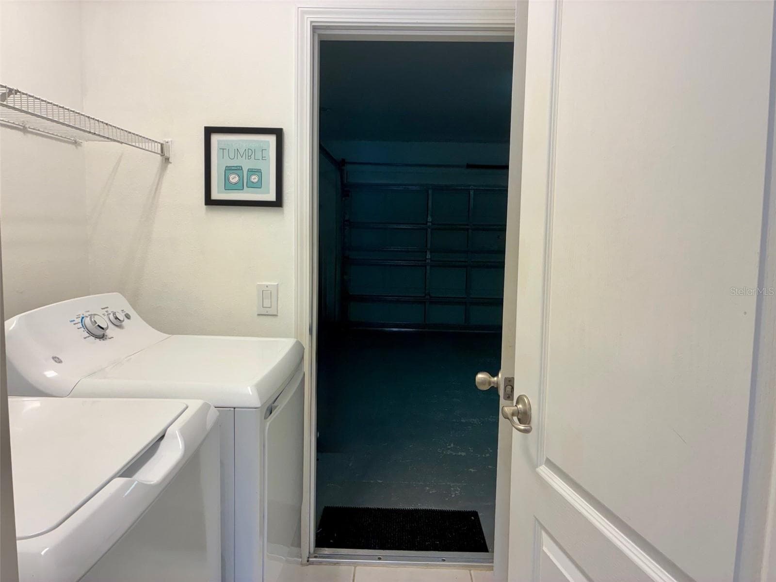 Garage connects with laundry and kitchen for easy unload of groceries - 8026 CARRIAGE POINTE DRIVE, GIBSONTON
