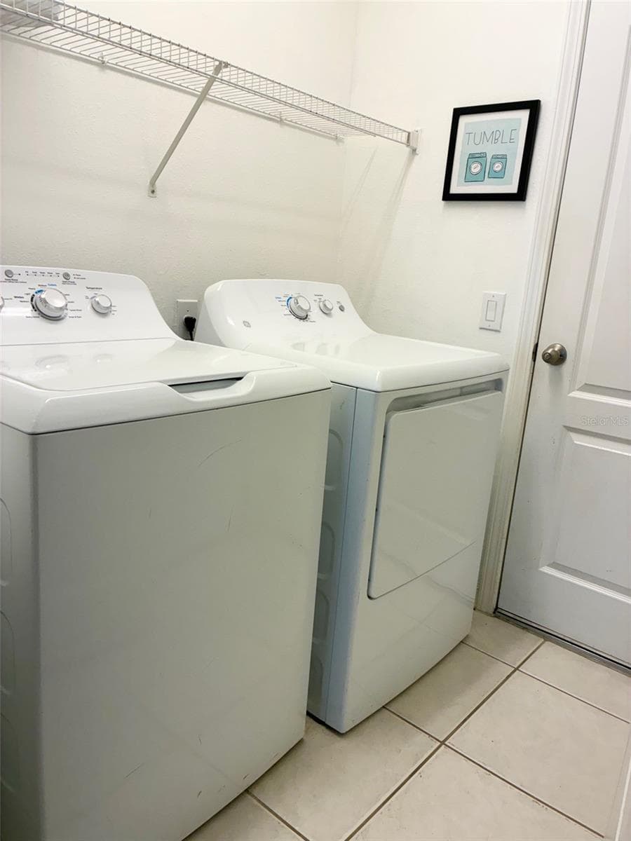 laundry room - 8026 CARRIAGE POINTE DRIVE, GIBSONTON