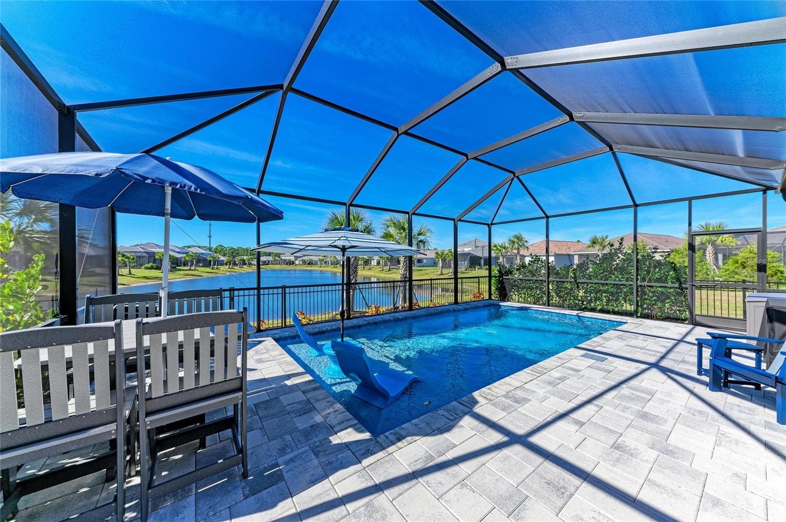 Single Family Residence at 9920 CRYSTAL ISLE CIR, SARASOTA, photo 27 of 92