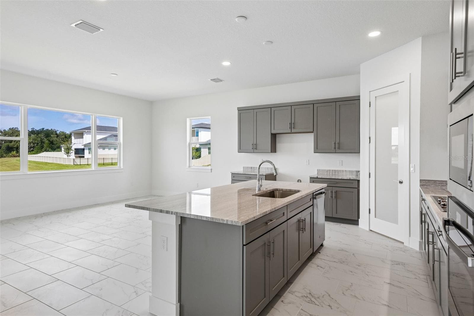 Single Family Residence at 8255 GOLDEN BEACH CT, PARRISH, photo 11 of 39