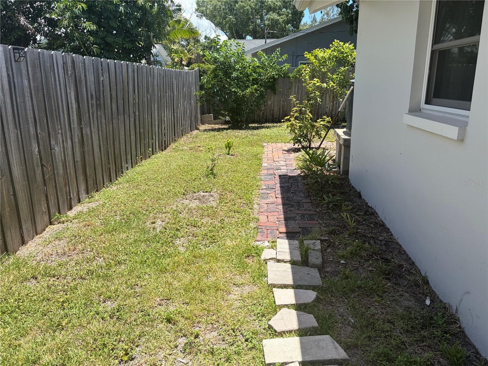 Side Yard - 5619 DENVER ST NE, ST PETERSBURG