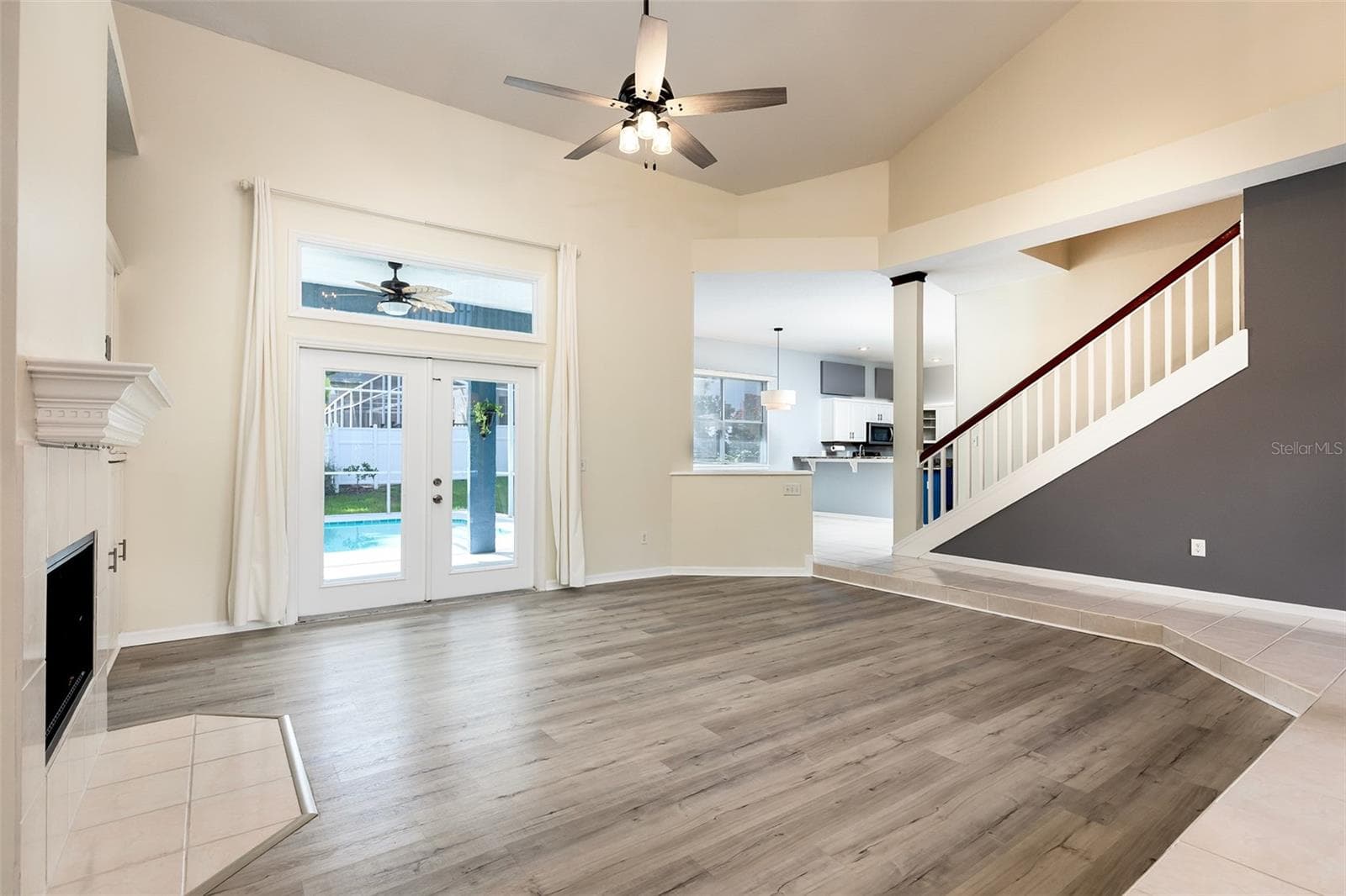 Living Room to kitchen and pool deck - 1153 OAK TREE CIR, ALTAMONTE SPRINGS