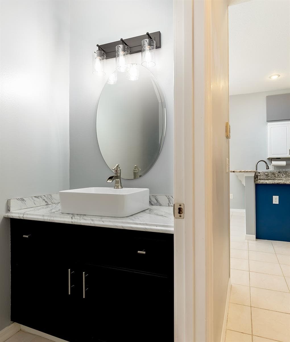Half bath off of kitchen - 1153 OAK TREE CIR, ALTAMONTE SPRINGS