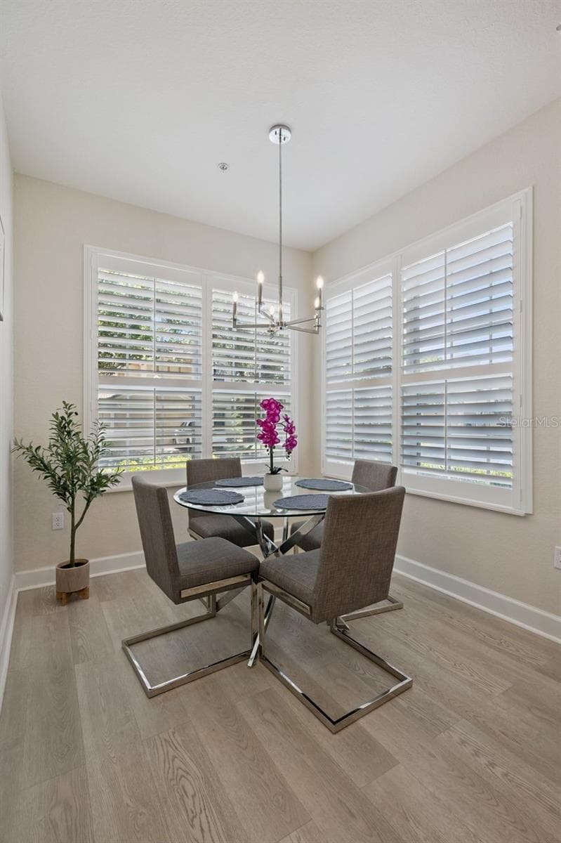 DINETTE WITH NATURAL LIGHTING! - 6349 MIRAMONTE DR #101, ORLANDO