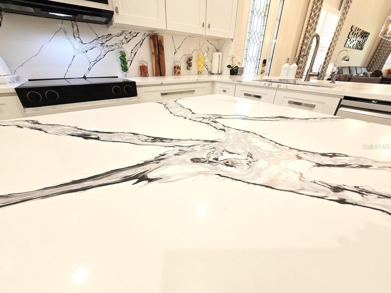 DECORATIVE QUARTZ COUNTERTOPS AND BACKSPLASH.. - 6349 MIRAMONTE DR #101, ORLANDO
