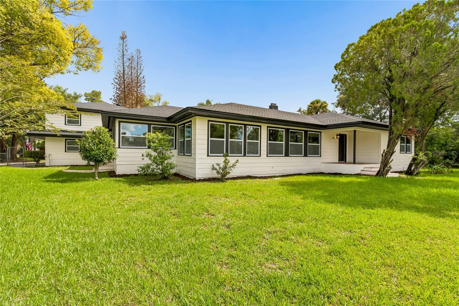 400 PLUMOSA DR