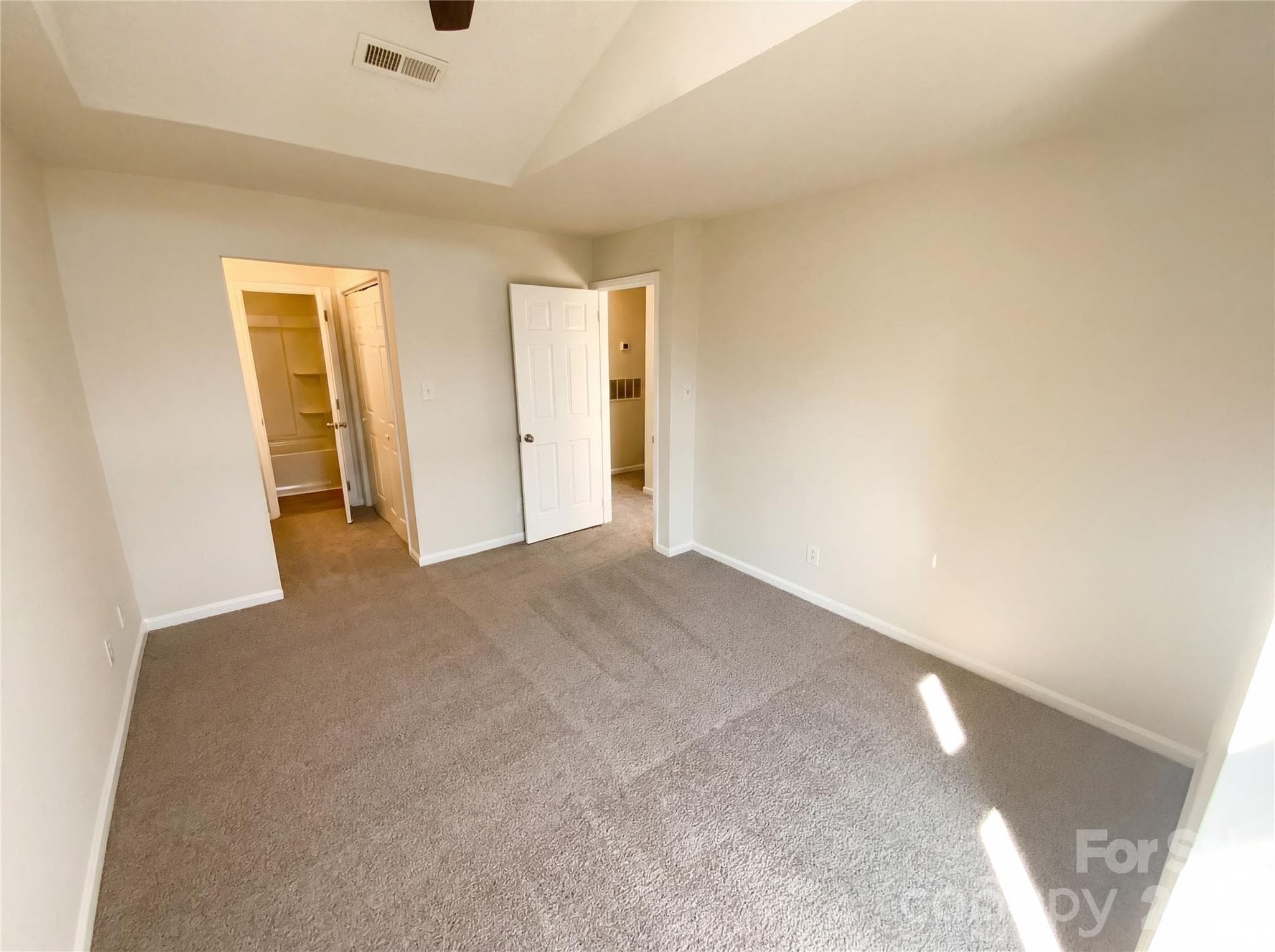 Condominium at 1101 E Morehead Street, Charlotte, photo 4 of 15