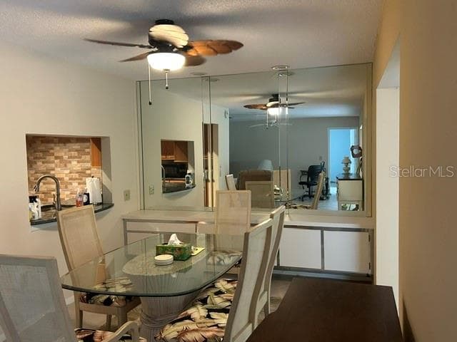 Dining - 7102 W COUNTRY CLUB DR N, SARASOTA