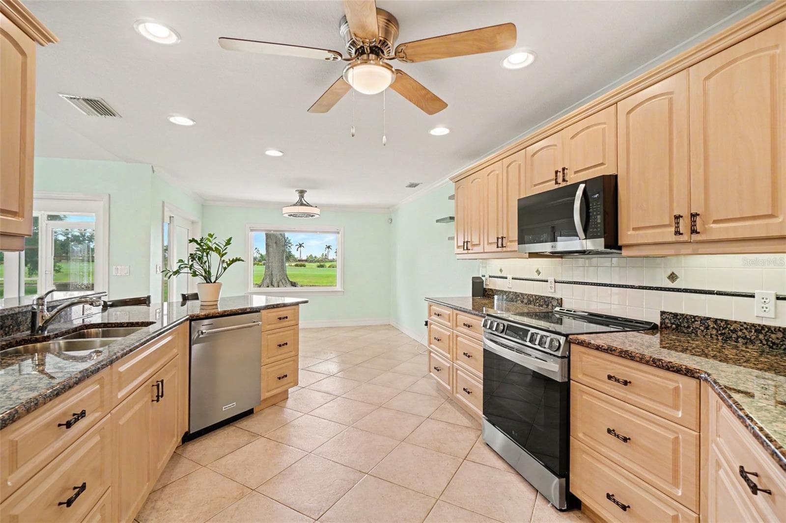 Single Family Residence at 12001 SW KINGSWAY CIR, LAKE SUZY, photo 10 of 29