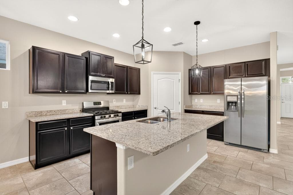 Single Family Residence at 736 E VICTORIA TRAILS BLVD, DELAND, photo 11 of 67