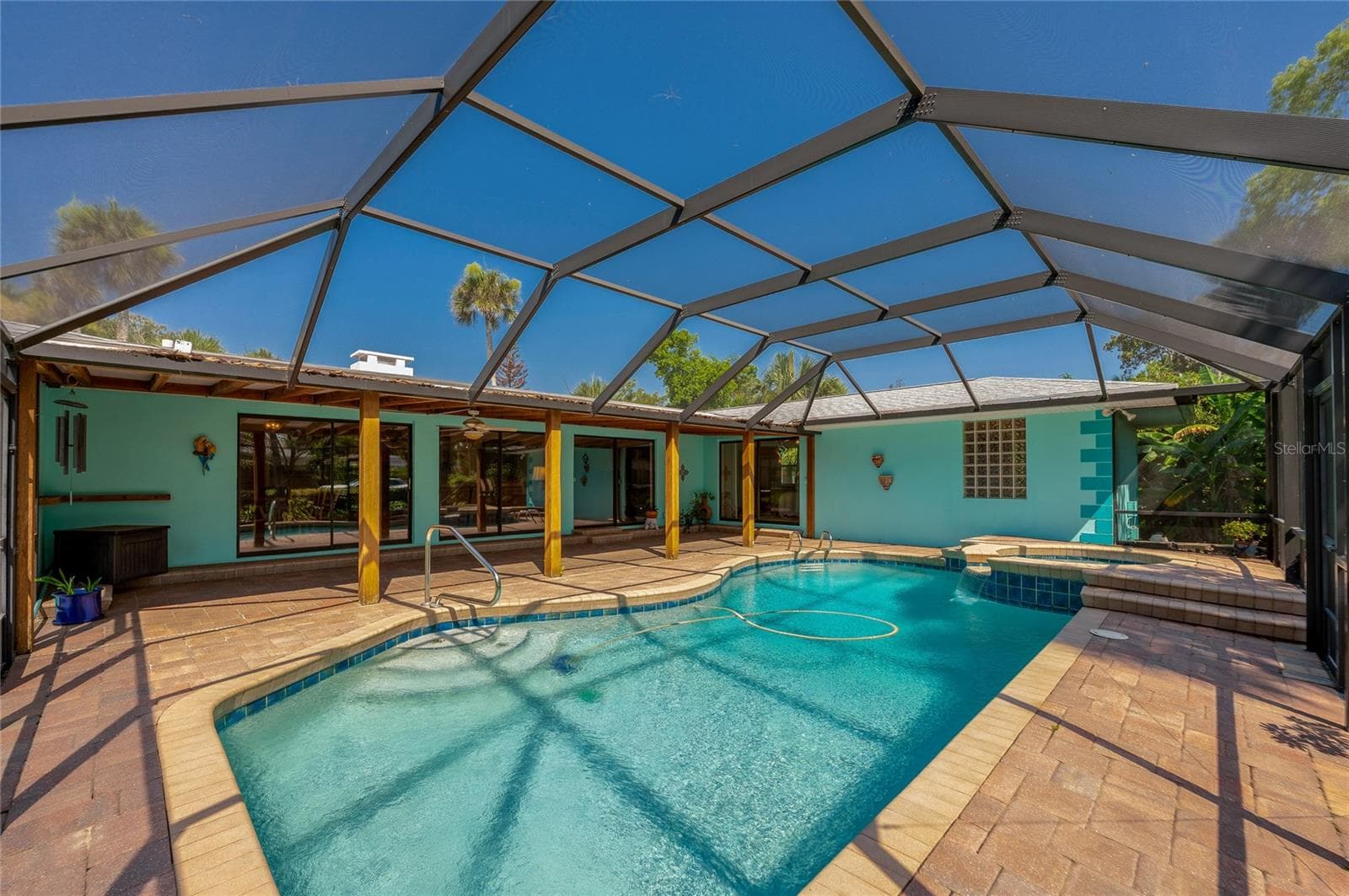 Beautiful, large pool - 697 JOHN ANDERSON DR, ORMOND BEACH