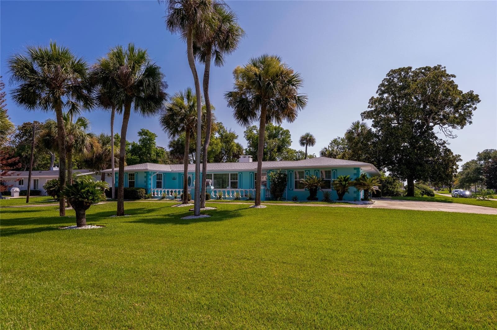 Deep front yard - 697 JOHN ANDERSON DR, ORMOND BEACH