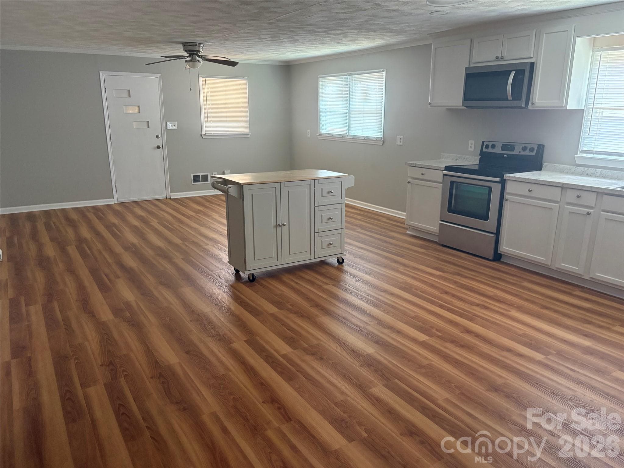 Eat In Kitchen - Concord