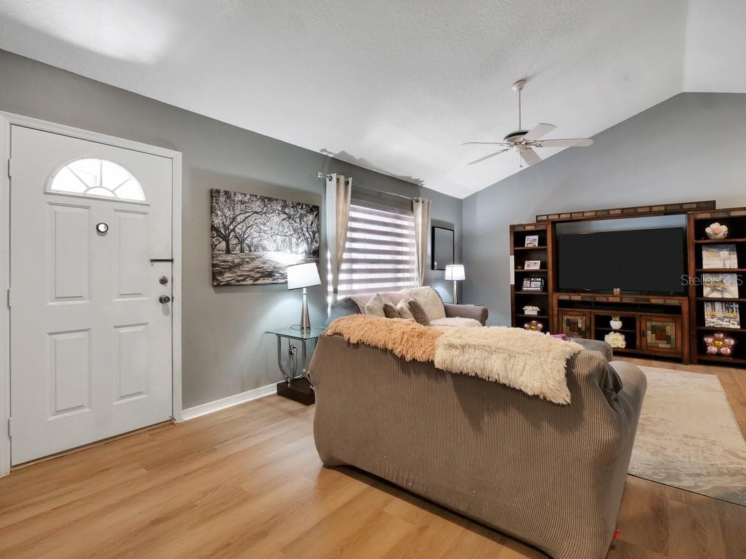 Single Family Residence at 1048 MALLETWOOD DR, BRANDON, photo 9 of 55