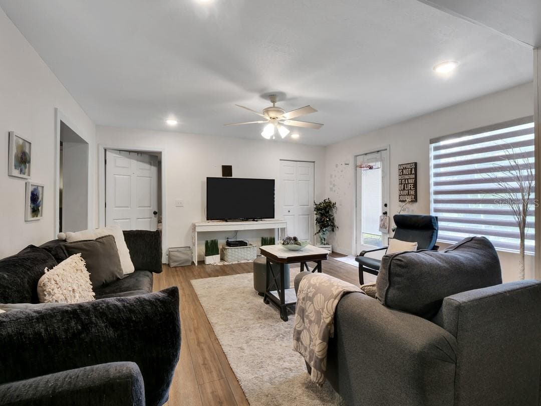 Single Family Residence at 1048 MALLETWOOD DR, BRANDON, photo 22 of 55