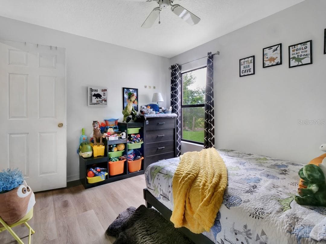 Single Family Residence at 1048 MALLETWOOD DR, BRANDON, photo 44 of 55