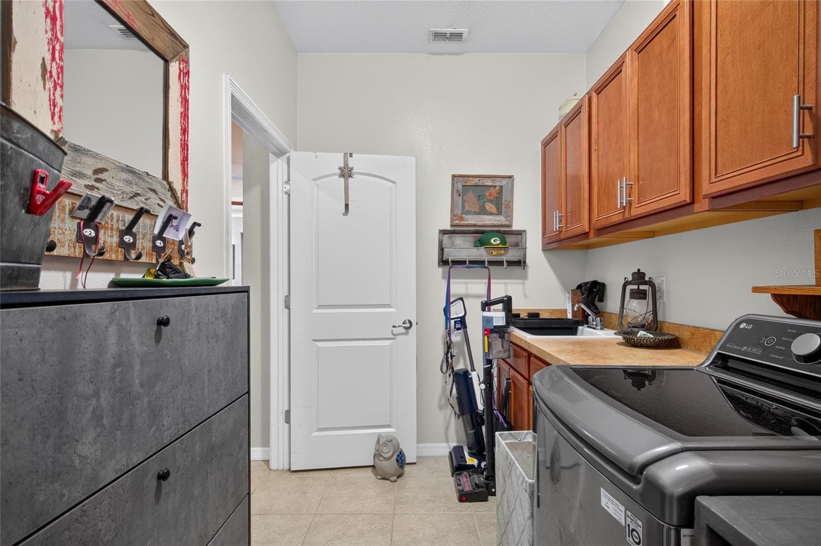 Single Family Residence at 15601 STARLING WATER DR, LITHIA, photo 26 of 78