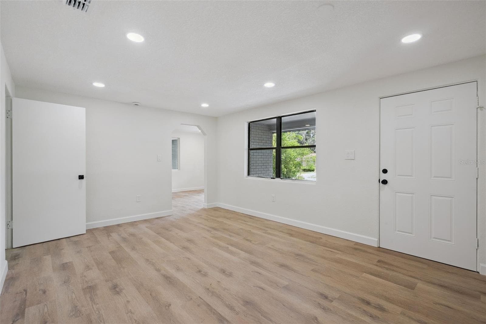Single Family Residence at 137 LUCERNE DR, DEBARY, photo 4 of 28