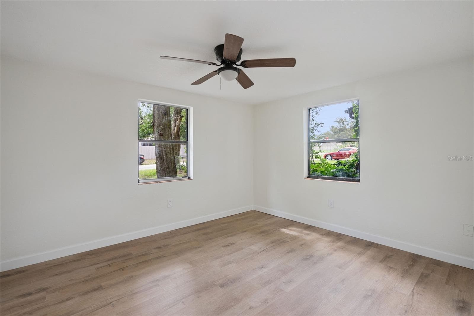 Single Family Residence at 137 LUCERNE DR, DEBARY, photo 16 of 28
