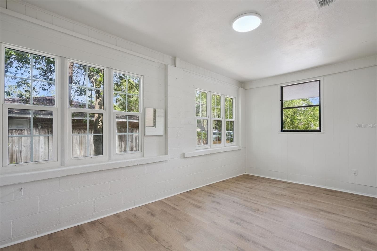 Single Family Residence at 137 LUCERNE DR, DEBARY, photo 23 of 28