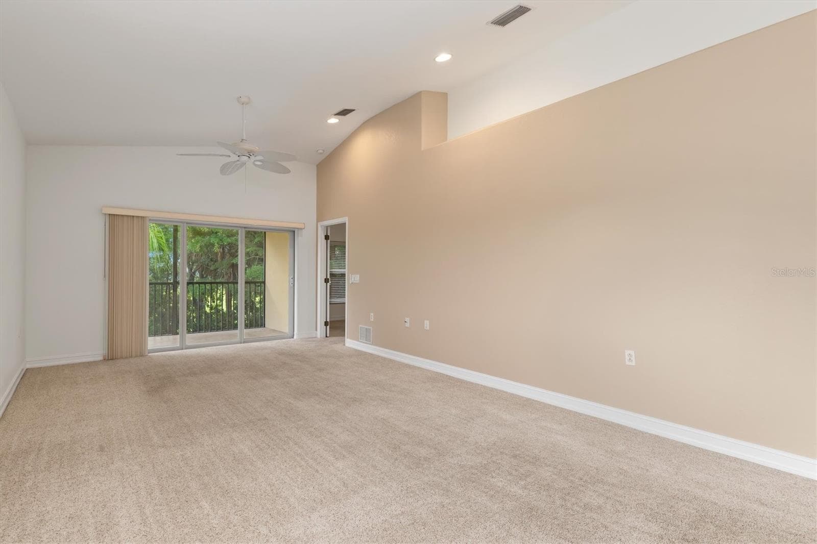 Nice large great room - 7196 N PLUM TREE #321, PUNTA GORDA