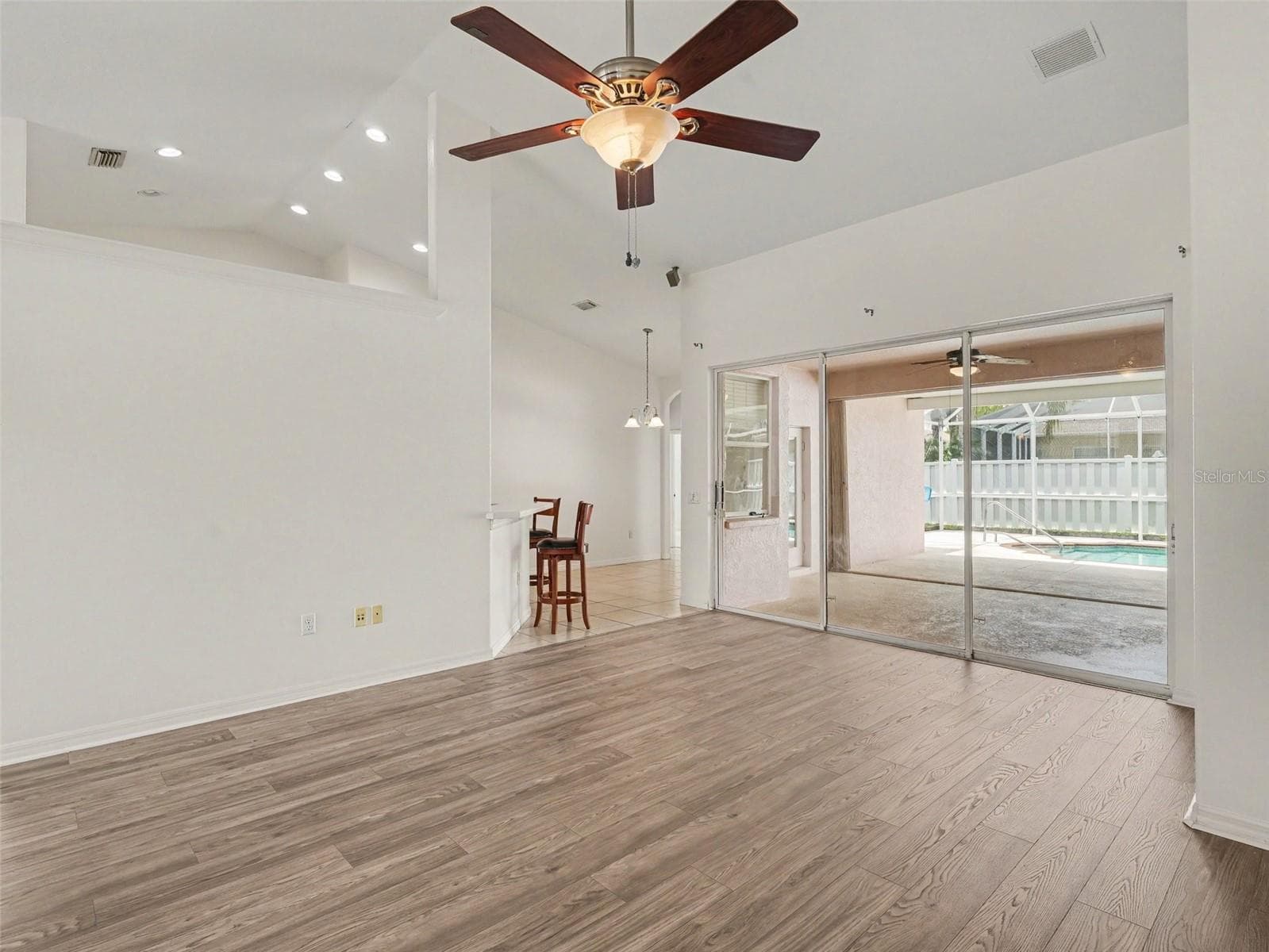 Single Family Residence at 535 PLANTERS MANOR WAY, BRADENTON, photo 5 of 39