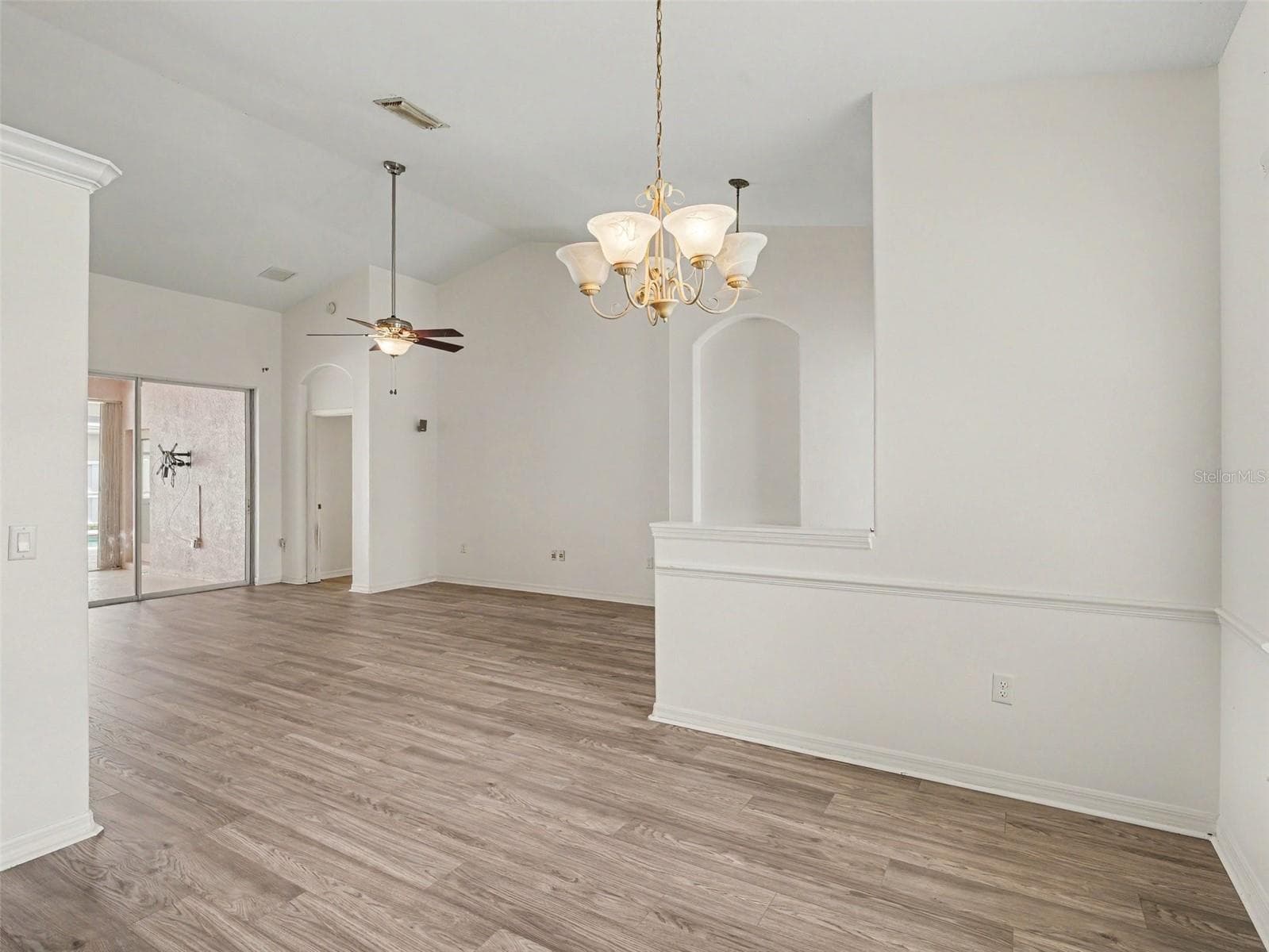 Single Family Residence at 535 PLANTERS MANOR WAY, BRADENTON, photo 9 of 39