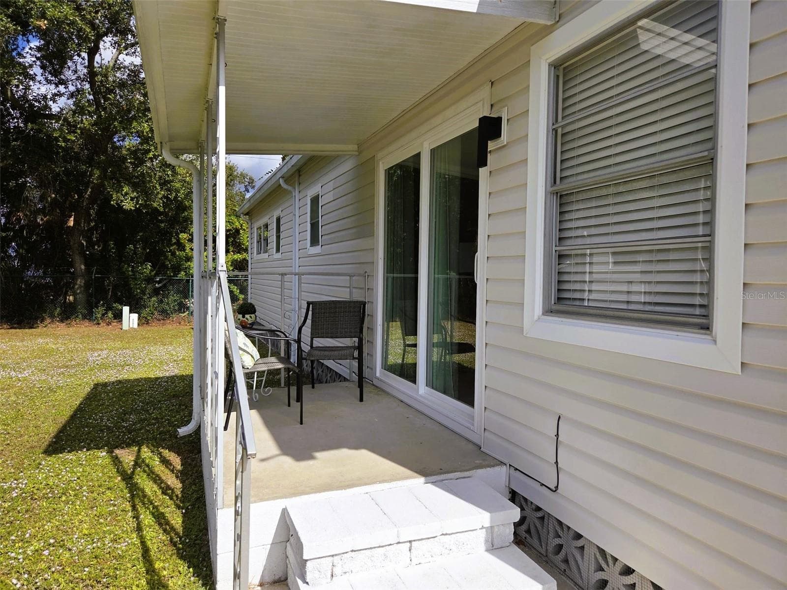 View of front sitting porch area - 3383 OAKWOOD BLVD N, SARASOTA