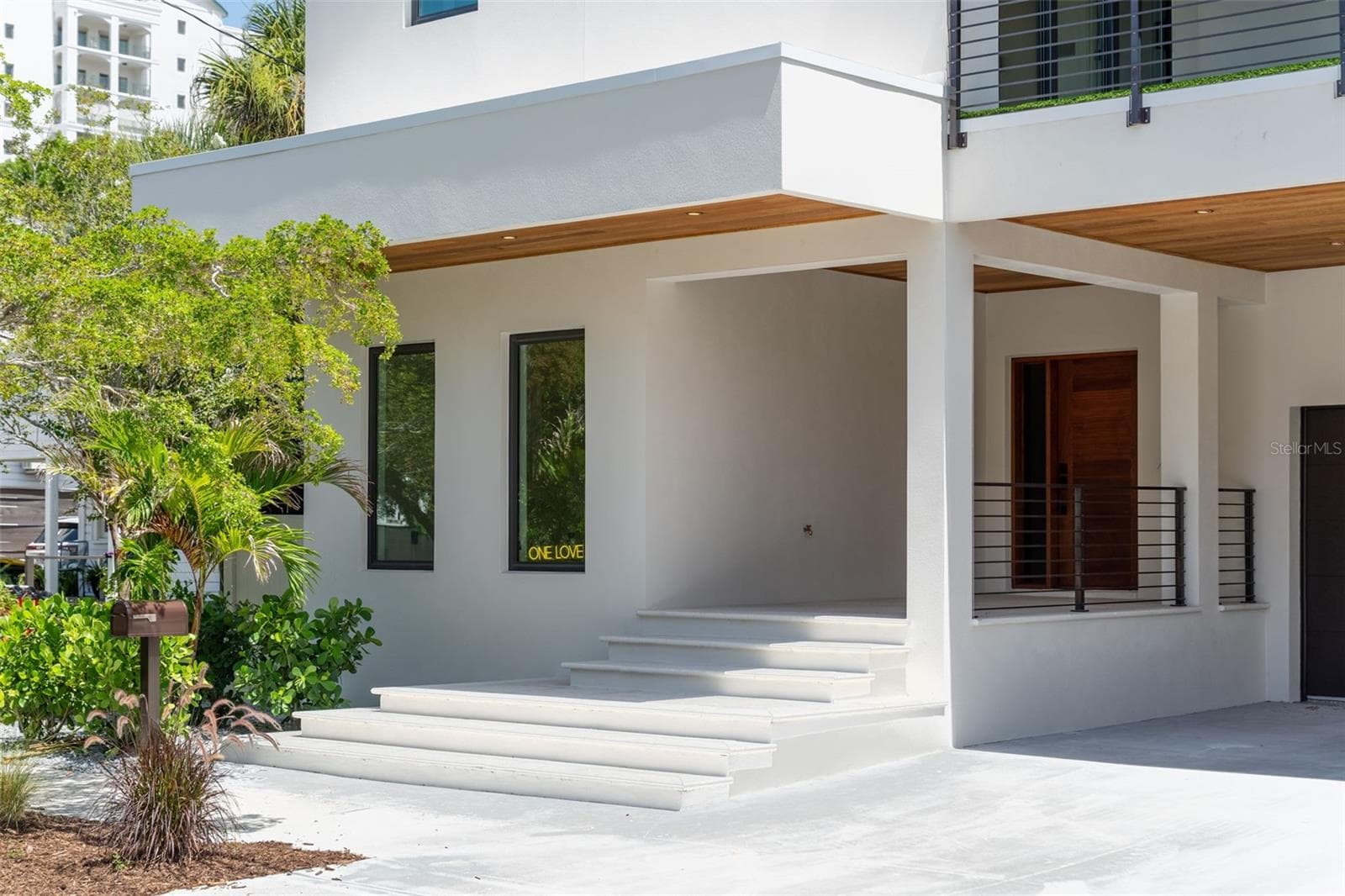 Single Family Residence at 1681 OAK ST, SARASOTA, photo 4 of 89